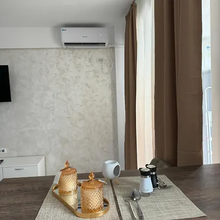 Seven Palms Apartment *