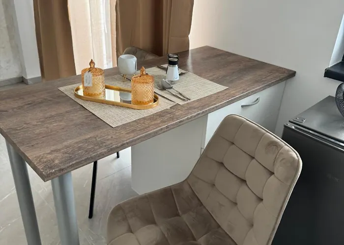 Seven Palms * Saturn