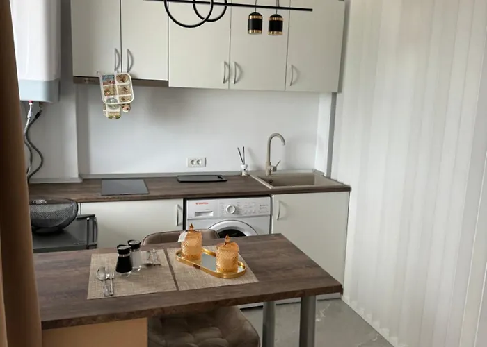 Seven Palms Apartment *